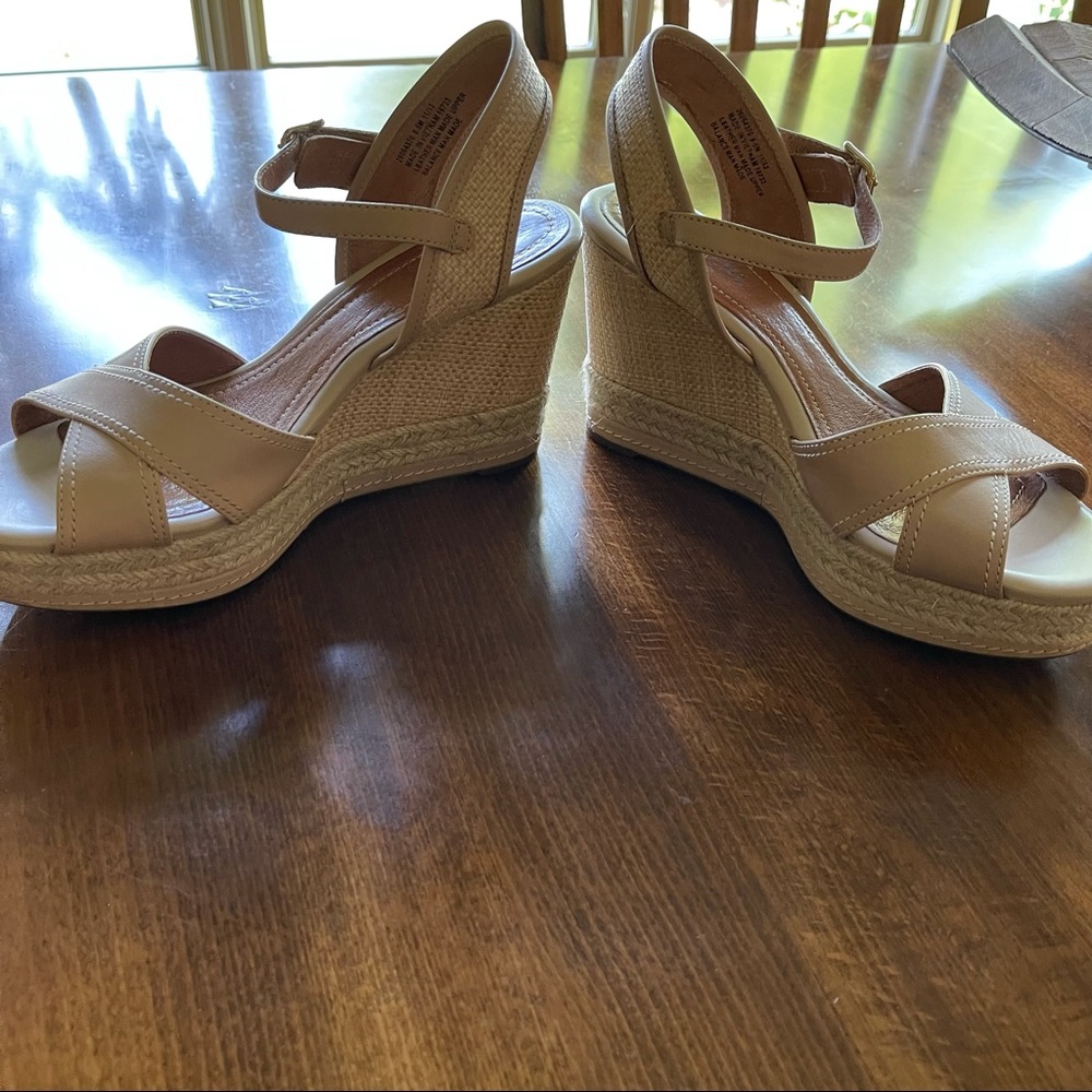 Clarks EUC Sanford perfect for sundresses - Picture 9 of 9
